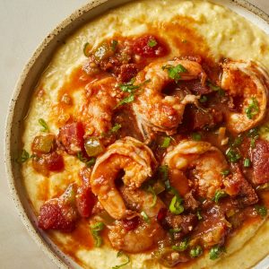 Shrimp and Grits with Cheesy Sauce